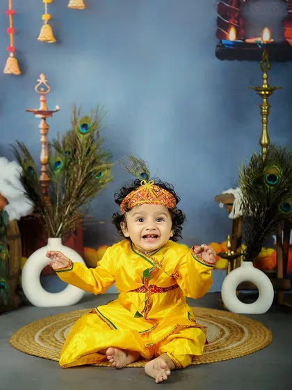 Celebrating Janmashtami with a special Krishna-themed photoshoot. This little one's joyful expression is what I strive for by playing and engaging with the kids.