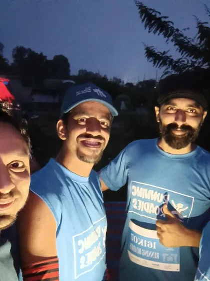 A group of friends and teammates from the Running Roadies crew getting ready for their race. Our events attract running groups from all over, fostering a strong sense of community and friendly competition.