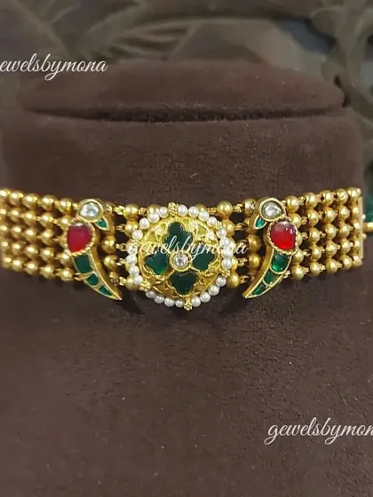 The front view of the Dakshinaya choker, showcasing its elegant and timeless design. This piece is perfect for pairing with silk sarees for a classic, festive look.