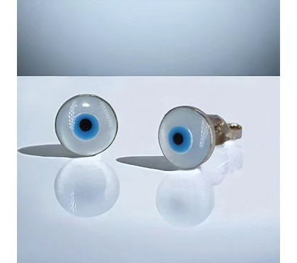 Simple and classic, these Evil Eye stud earrings are perfect for daily wear. The light blue and black enamel design is set in pure 925 silver, offering a subtle touch of protection.