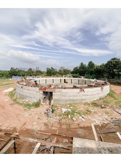 The circular foundation of the memorial's sunken gallery, with workers preparing the formwork.