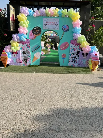 A sweet and colorful Candyland and Minnie Mouse themed entrance arch. We can even combine themes to make your child's unique party dream come true.