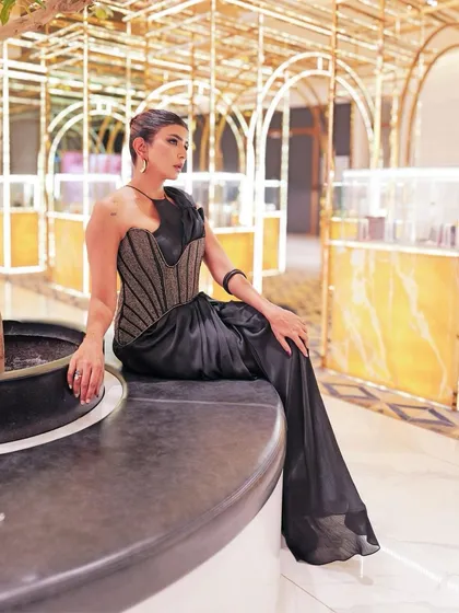 The full silhouette of the black Nexus pre-stitched sari, showcasing its fluid drape and the sharp structure of the zari threadwork corset.