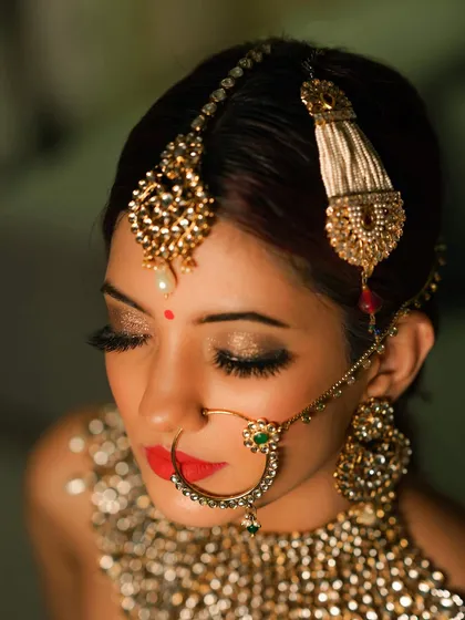 Jewellery styling is one of my passions. This close-up shows how I layer traditional Kundan and Polki pieces, including a nath and maang tikka, to create a complete and authentic bridal look.