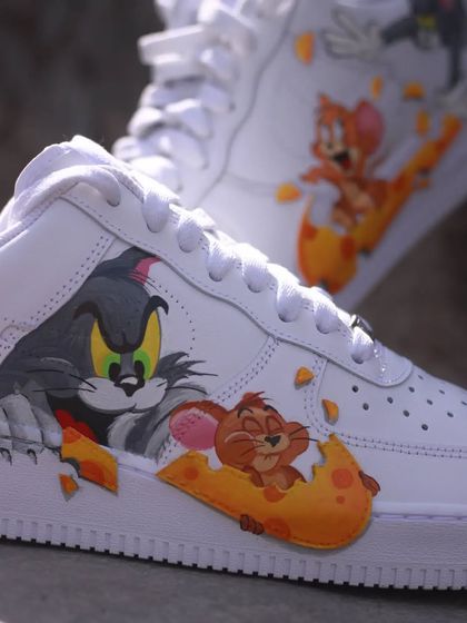 A detail shot of the Tom & Jerry custom, showing Tom peeking out from behind the swoosh.