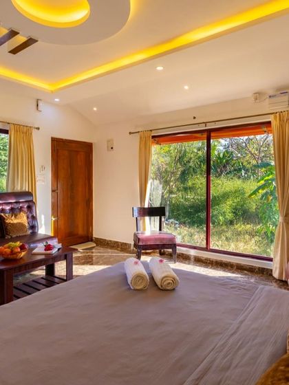 The luxurious tent stays at Makali Greens Hideaway offer a perfect weekend escape from Bangalore. Enjoy modern amenities, a private sit-out, and beautiful views of the surrounding mountains.