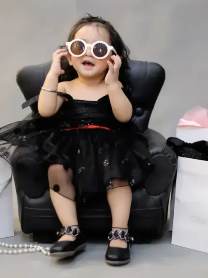Adjusting her shades, this little fashionista is the star of her own luxury shopping-themed photoshoot.