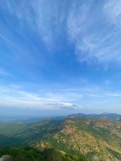 A clear day at Skandagiri offers a different kind of beauty, with endless blue skies and a clear view of the surrounding landscape.