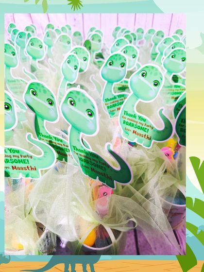 Here are the dinosaur mug hampers beautifully wrapped in green netting with a custom dinosaur thank you tag. The presentation makes the gift extra special.