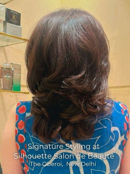 Give your curls a stunning boost. This style features unmatched volume and effortless flair, designed to make a lasting impression.