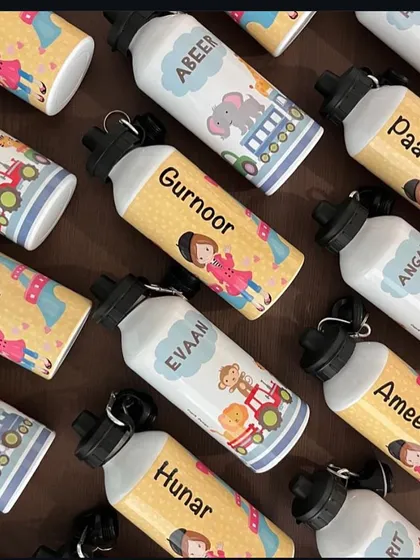 Keep your little ones hydrated with these cool and stylish personalised sipper bottles. We can customise them with any cartoon theme and name.