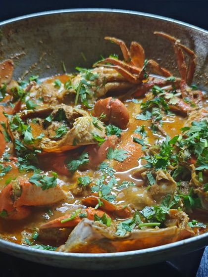 Crabby Mondays, anyone? This is how you should eat crab curry: fold your legs, get two plates, and take your time to suck out all that delicious meat and juice. It's a yummmzzzz experience!