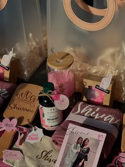 The complete set for a bridesmaid proposal. This hamper includes a personalized towel, a custom hairbrush, a glass tumbler for the party, and a sweet photo card, all packed in a chic reusable bag.