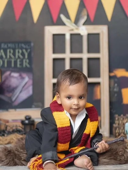 Wingardium Leviosa! For the little wizard in your life, my Harry Potter themed shoots are a magical experience. We bring the world of Hogwarts to the studio, complete with wands, scarves, and a touch of magic.