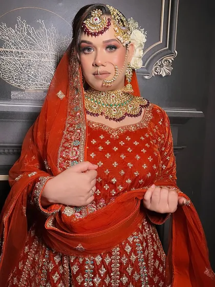 An extensive series from a bridal demo, showcasing a red velvet Anarkali-style lehenga. This is a valuable resource for MUAs learning to create a classic bridal look.