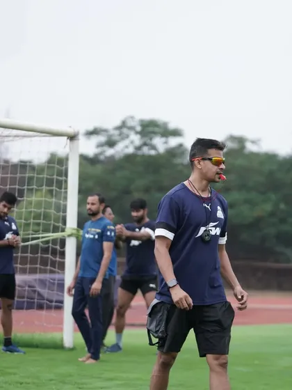 A side profile shot during an outdoor training session. The focus is always on the athletes and their performance.