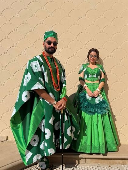 The couple dressed in custom-printed fabrics that echoed the decor of 'The Roots' Mehendi. This West African tradition of Asoebi created a cohesive and immersive aesthetic, celebrating their roots.