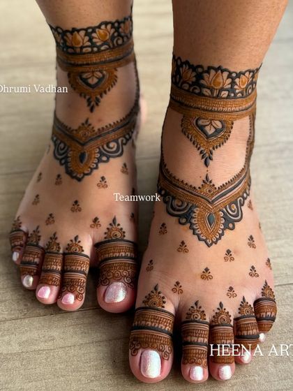 A top-down view of the foot mehendi, highlighting the symmetry and clean lines of the design.