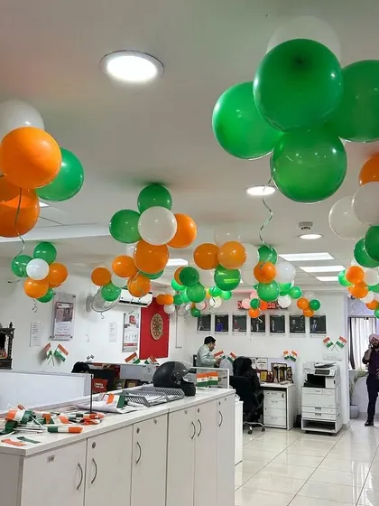 For national holidays, we provide professional and patriotic office decor. This setup for an Independence Day or Republic Day celebration features tricolor balloon bunches arranged across the office ceiling, creating a festive yet respectful environment.
