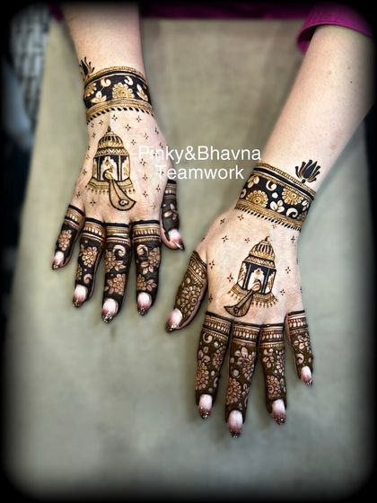 A charming design with lantern motifs, perfect for Diwali or any festival of lights. The floral details add a soft touch.