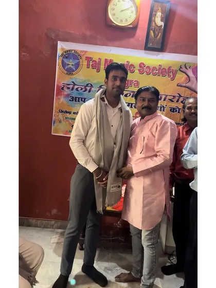 Posing for a photo at the Agra meet. Events like these are fantastic for strengthening ties within the national magic community.