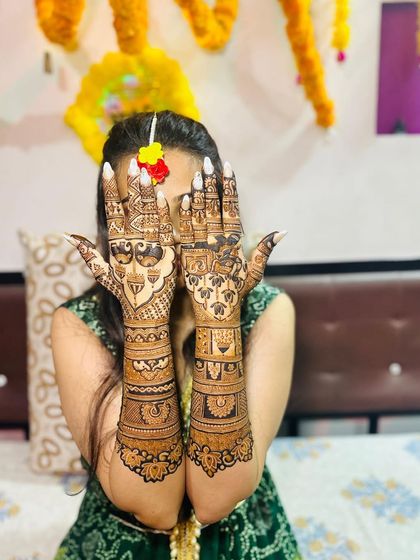 Intricate Bridal Mehendi photo 23