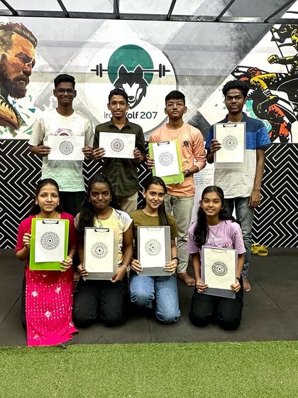 Look at the beautiful mandalas taking shape. It’s so rewarding to see students who started the day as absolute beginners creating such intricate and well-structured designs.