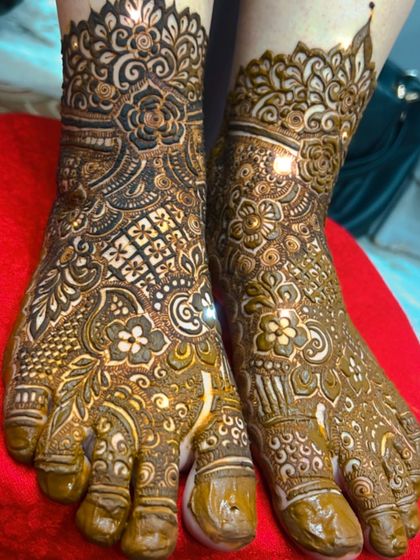 Sayyed Faazia - Mehendi Classes Elegant Feet & Sole Designs photo 5