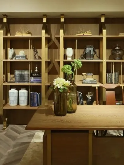 Our iconic home office design features a desk and shelving unit in antique brass and Sucupira veneer with a matte finish. The extensive storage enables you to organize books and display decor with effortless glamour.