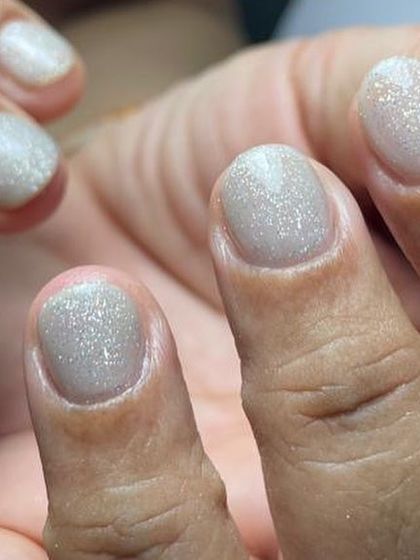 Another view of the simple and elegant glitter overlay, perfect for adding strength with a touch of sparkle.