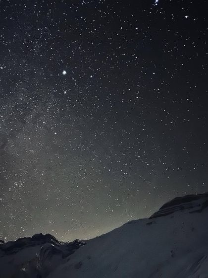 Capturing the stars over Kaza with just a mobile phone. This demonstrates that with the right technique, powerful astrophotography is possible even without heavy gear.
