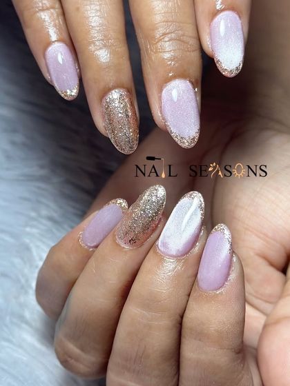 The combination of lilac and gold is so soft and glamorous.