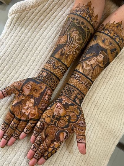 This design captures multiple intimate moments, including a kiss and an embrace, making it a very romantic and personal choice.