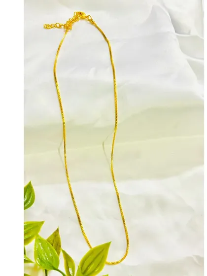 This gold-plated box chain is a sturdy and stylish option for hanging your custom resin pendants.