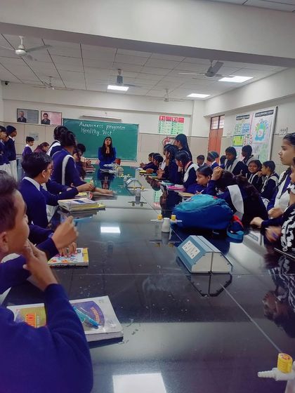Here I am, interacting with a classroom full of students. My goal is to make nutrition fun and engaging, ditching lectures for interactive discussions and practical tips.