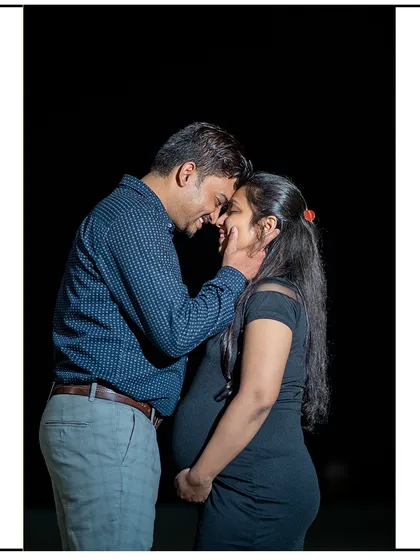 Night shoots offer a unique and intimate atmosphere. This portrait uses dramatic lighting to create a close and personal moment between the couple.