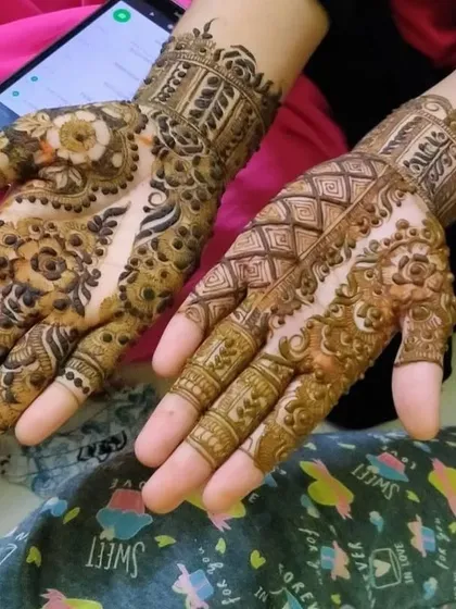 Two hands, two different stories. This shows how I can create unique yet coordinated designs for the bride and her family members.