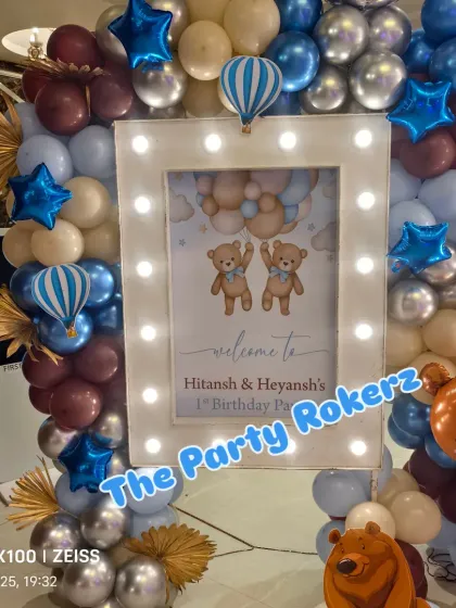 A personalized welcome sign for a twins' first birthday with a cute "two bears" theme, framed by a beautiful balloon arrangement.