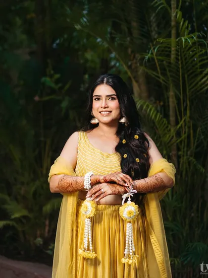 Bright, happy, and glowing just like her Haldi morning. This look was all about keeping it real and radiant with soft glam and fresh flowers.