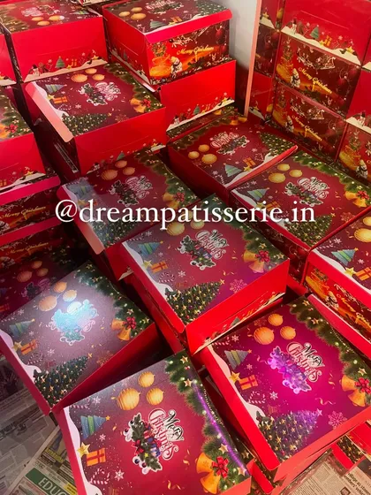 A closer look at the beautifully designed Christmas gift boxes used for our corporate hampers. Each box was filled with freshly baked goodies like plum cakes and brownies.