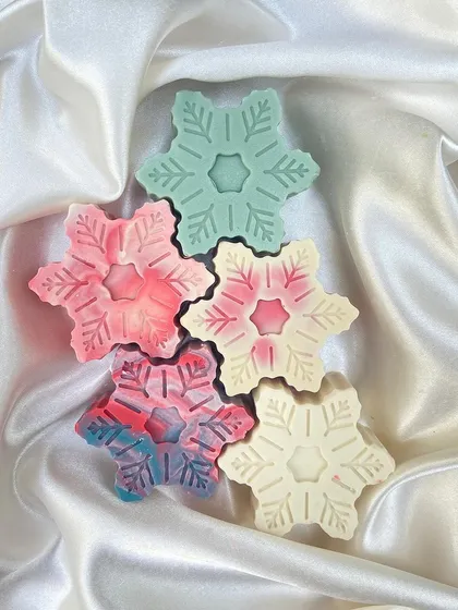 Announcing an end-of-season sale on my last few Christmas soaps! It's a great chance to stock up on these festive, chemical-free bars.
