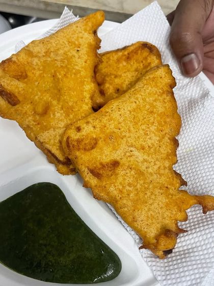 Crispy bread pakoda fresh from our kitchen, served with a generous portion of our special green chutney.