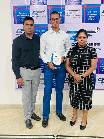 Recognizing excellence in sales. Mr. Monish from the Dr. Rajkumar Road branch received the "Top Sale of Quadz" award.