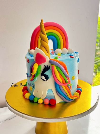 Sugar, sparkles, and unicorn dreams. This vibrant unicorn head cake is full of color and magic.