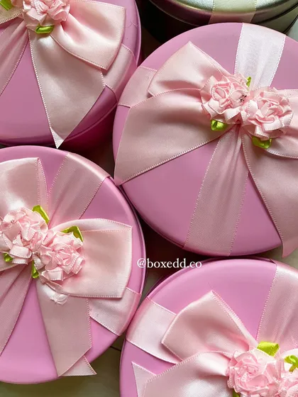 A close-up of the delicate, handcrafted ribbon bows on our Women's Day gift tins. We believe presentation is key.