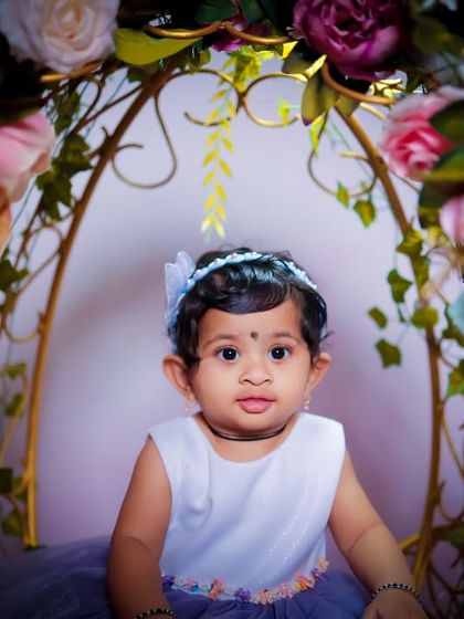 Explore our various floral and elegant setups. These sets feature props like swings, ornate chairs, and pearl decorations, all surrounded by beautiful flowers for a timeless and pretty photoshoot.