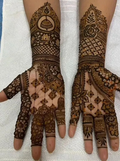 A beautiful design combining jhumka and lotus motifs. The different patterns on each hand make it unique and interesting.