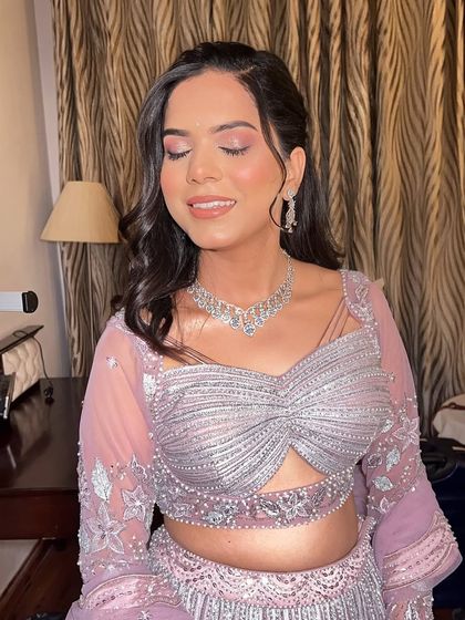 A smiling shot of Anu, looking fresh and radiant for her engagement. The pink tones in her makeup look beautiful and youthful.