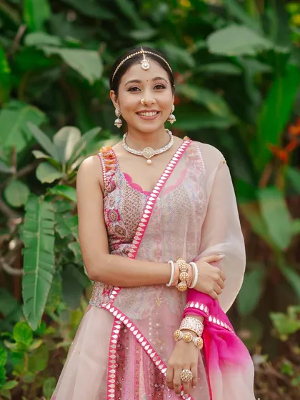 Yogini looking absolutely lovely for a daytime event. Her makeup is fresh and minimal, with a dewy finish that looks beautiful in the natural outdoor setting.