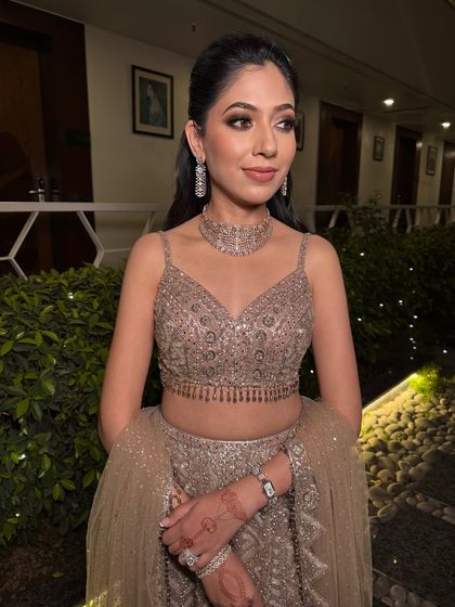 A closer look at this clean and chic makeup. The brown smokey eye is beautifully blended, and the skin has a natural, healthy glow.